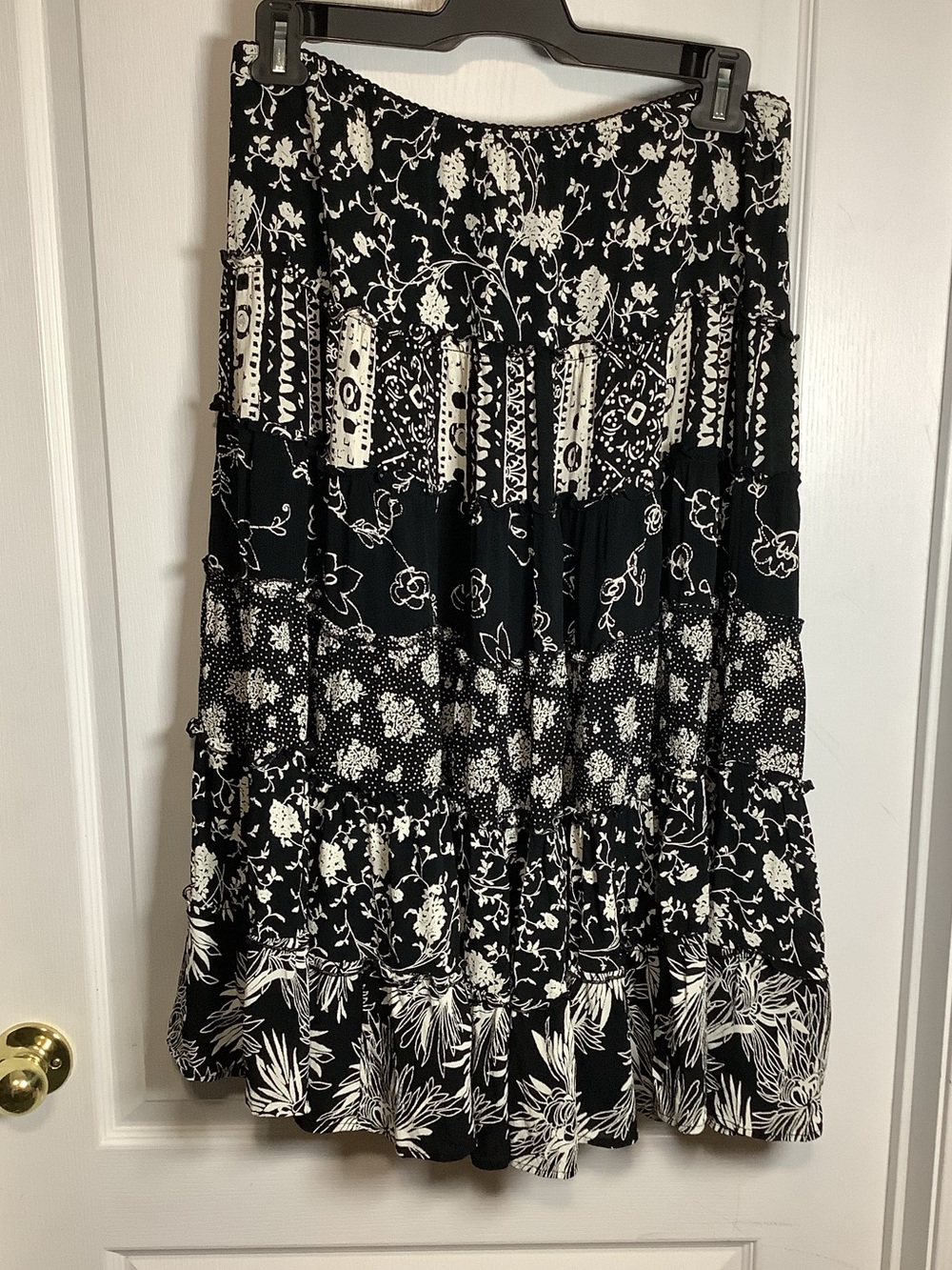 Vintage Attitude Black & White Tiered Rayon Floral Midi Skirt